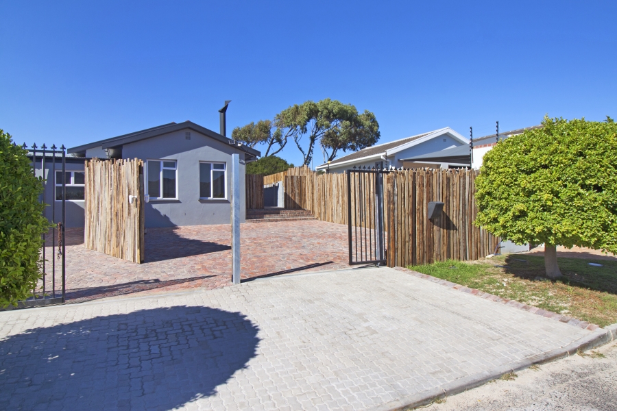 To Let 3 Bedroom Property for Rent in Sunnydale Western Cape